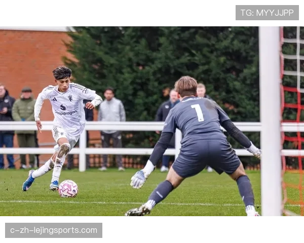 曼联青训球员迎来机会 防线危机或促使年轻中卫获得出场时间